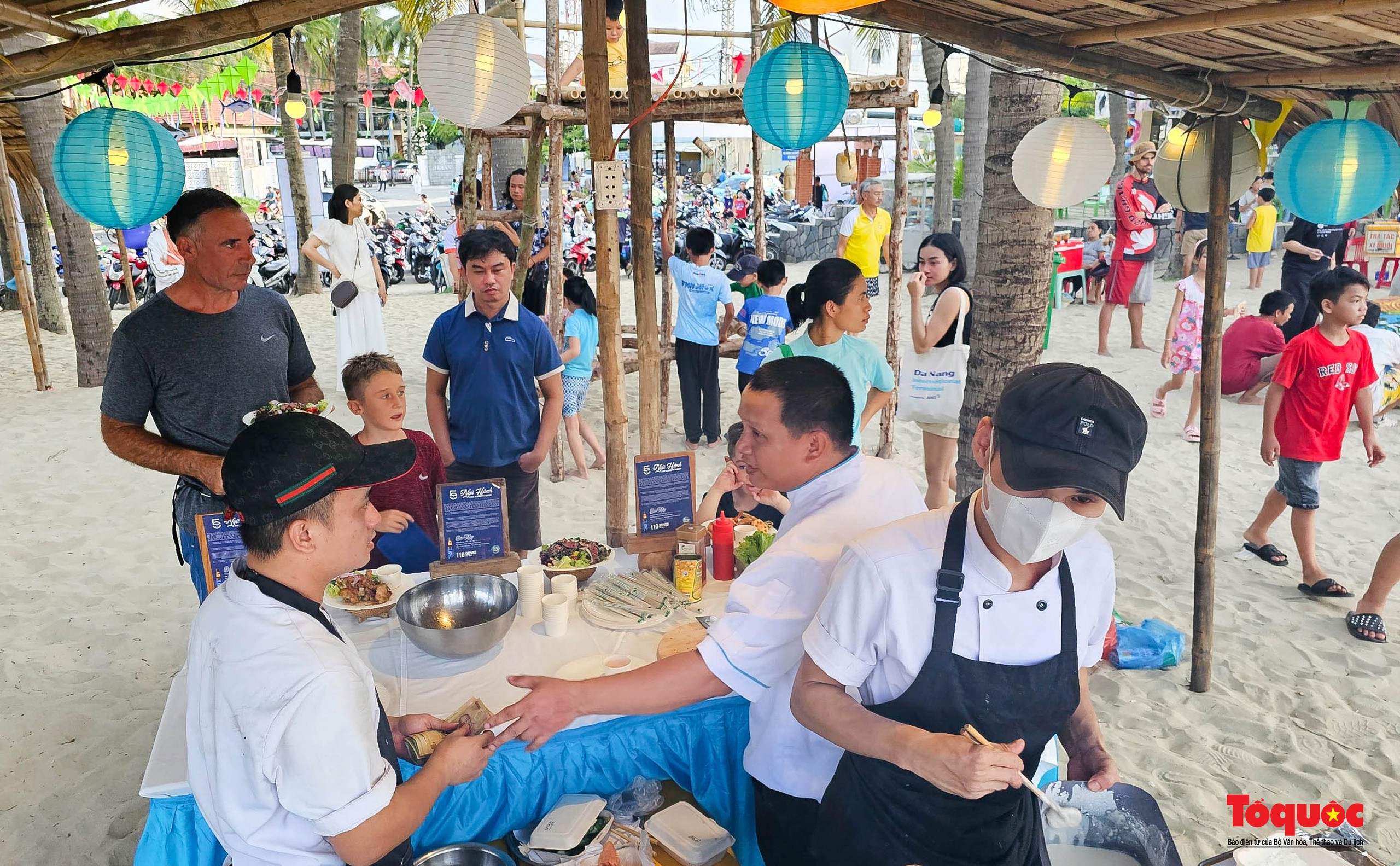 Khai mạc Festival biển “Hội An - Cảm xúc mùa hè” - Ảnh 10. Khai mạc Festival biển “Hội An - Cảm xúc mùa hè” - Ảnh 10.
