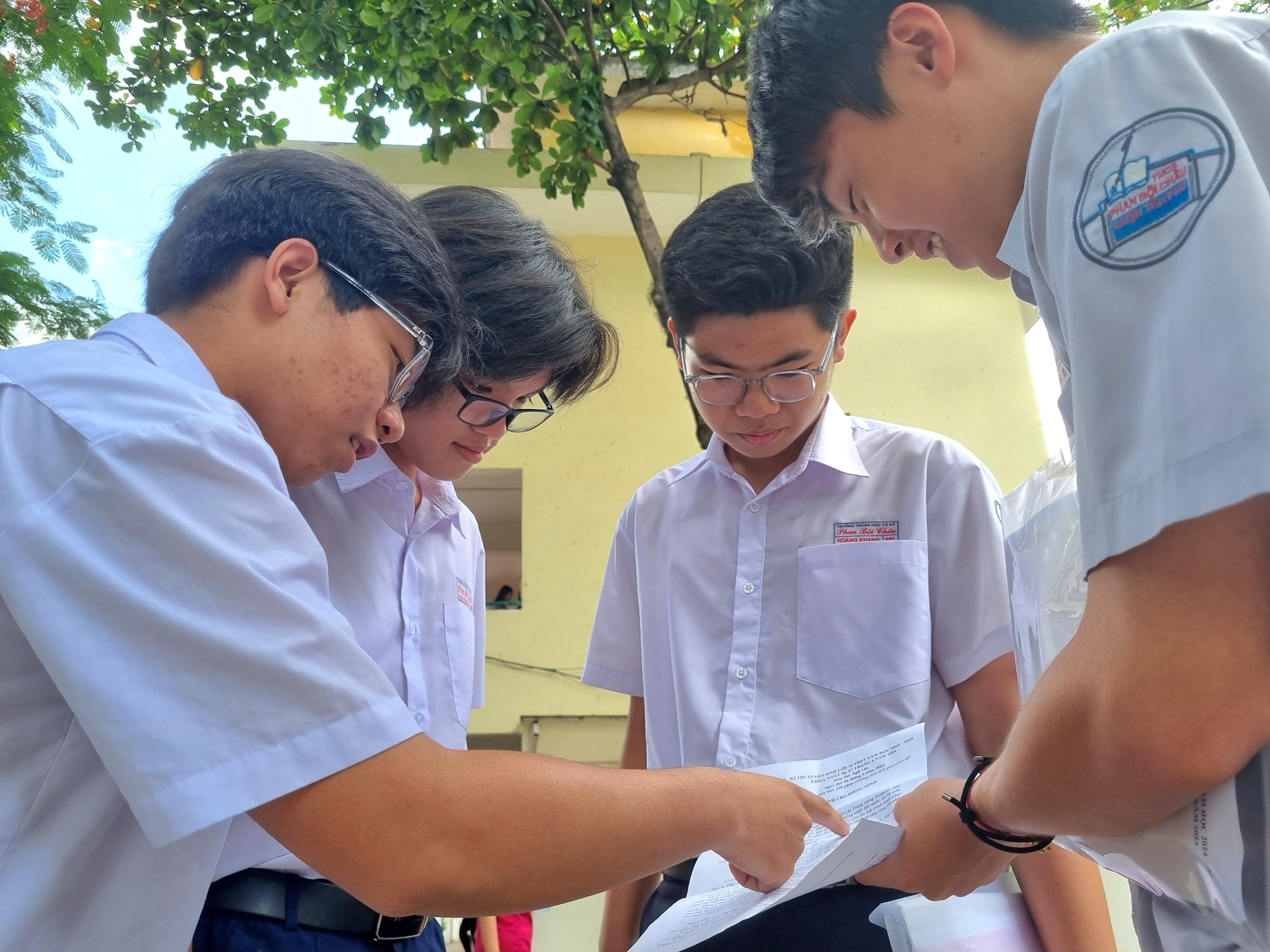 Chấm thi lớp 10 tại TP.HCM: Điểm môn văn năm nay có gì đặc biệt?- Ảnh 2. Chấm thi lớp 10 tại TP.HCM: Điểm môn văn năm nay có gì đặc biệt?- Ảnh 2.
