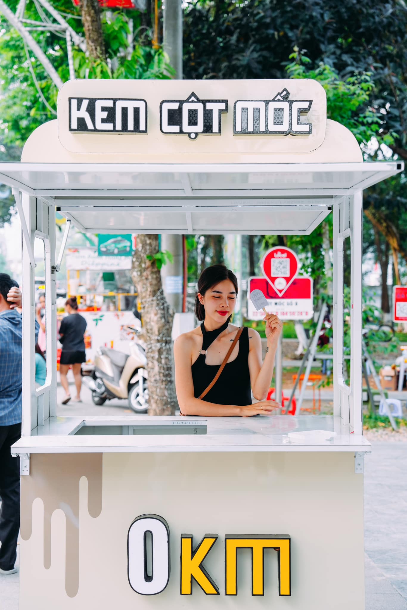 Que kem hình cột mốc, món ăn quảng bá độc đáo hay tiềm ẩn nguy cơ mất mỹ quan khu du lịch?- Ảnh 9. Que kem hình cột mốc, món ăn quảng bá độc đáo hay tiềm ẩn nguy cơ mất mỹ quan khu du lịch?- Ảnh 9.