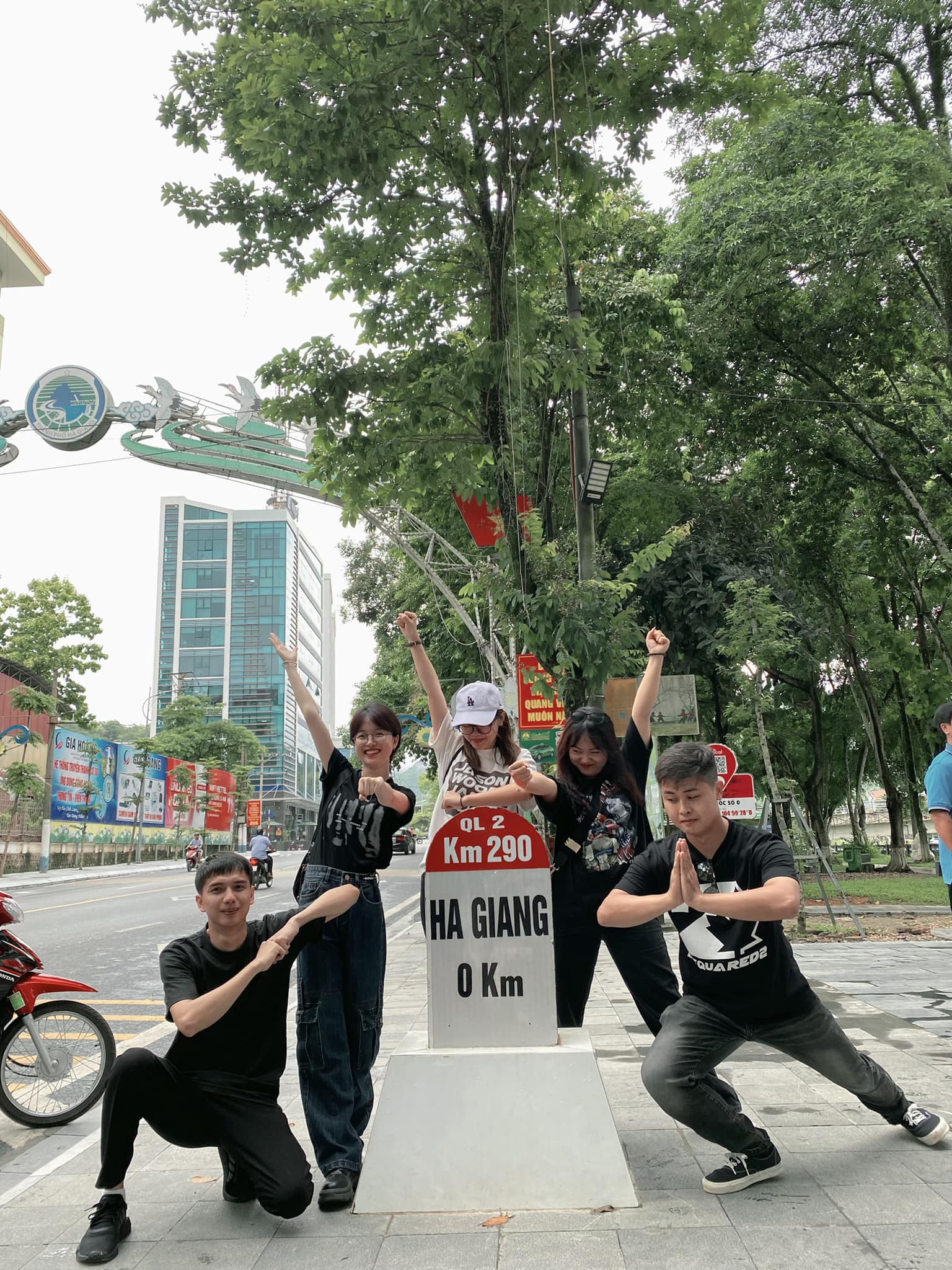 Dân tình đua nhau 'truy lùng' que kem hình cột mốc Hà Giang đang hot rần rần- Ảnh 11. Dân tình đua nhau 'truy lùng' que kem hình cột mốc Hà Giang đang hot rần rần- Ảnh 11.