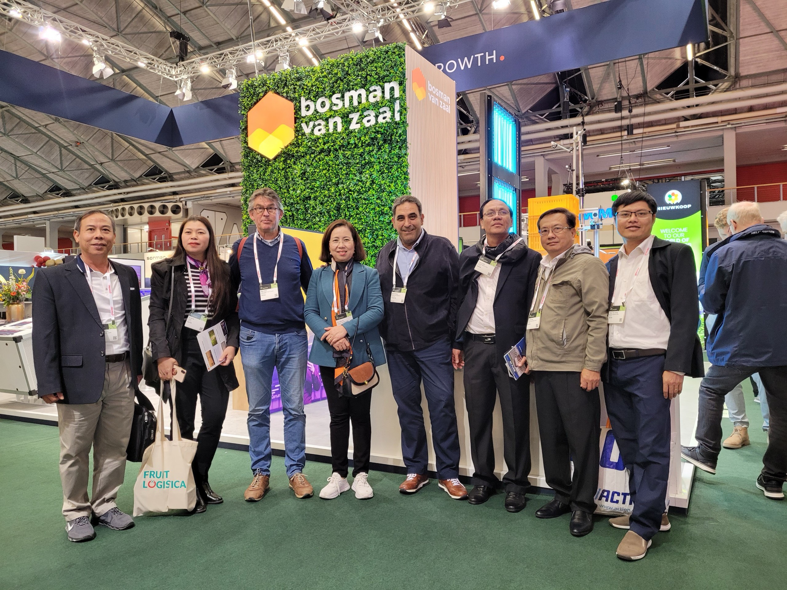 Đoàn công tác Trung ương Hội Nông dân Việt Nam thăm Triển lãm Công nghệ GreenTech tại Hà Lan- Ảnh 1. Đoàn công tác Trung ương Hội Nông dân Việt Nam thăm Triển lãm Công nghệ GreenTech tại Hà Lan- Ảnh 1.