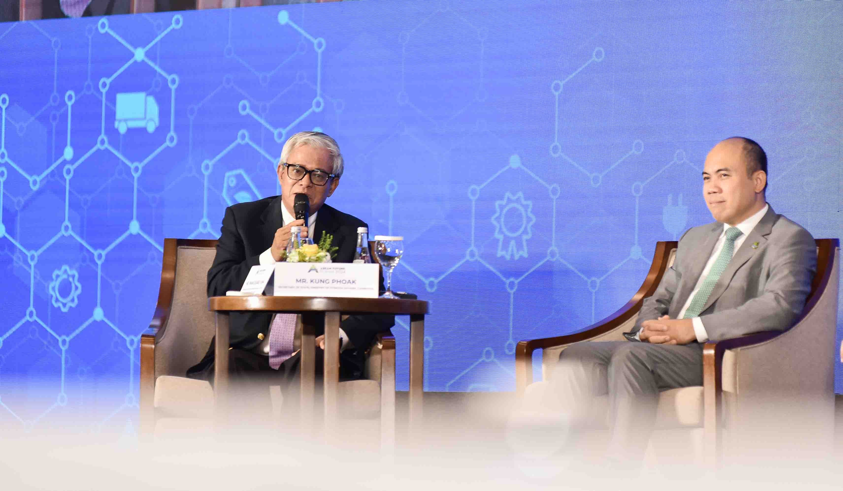 Phiên toàn thể thứ hai Diễn đàn Tương lai ASEAN 2024: Bảo đảm an ninh toàn diện vì Cộng đồng lấy người dân làm trung tâm
