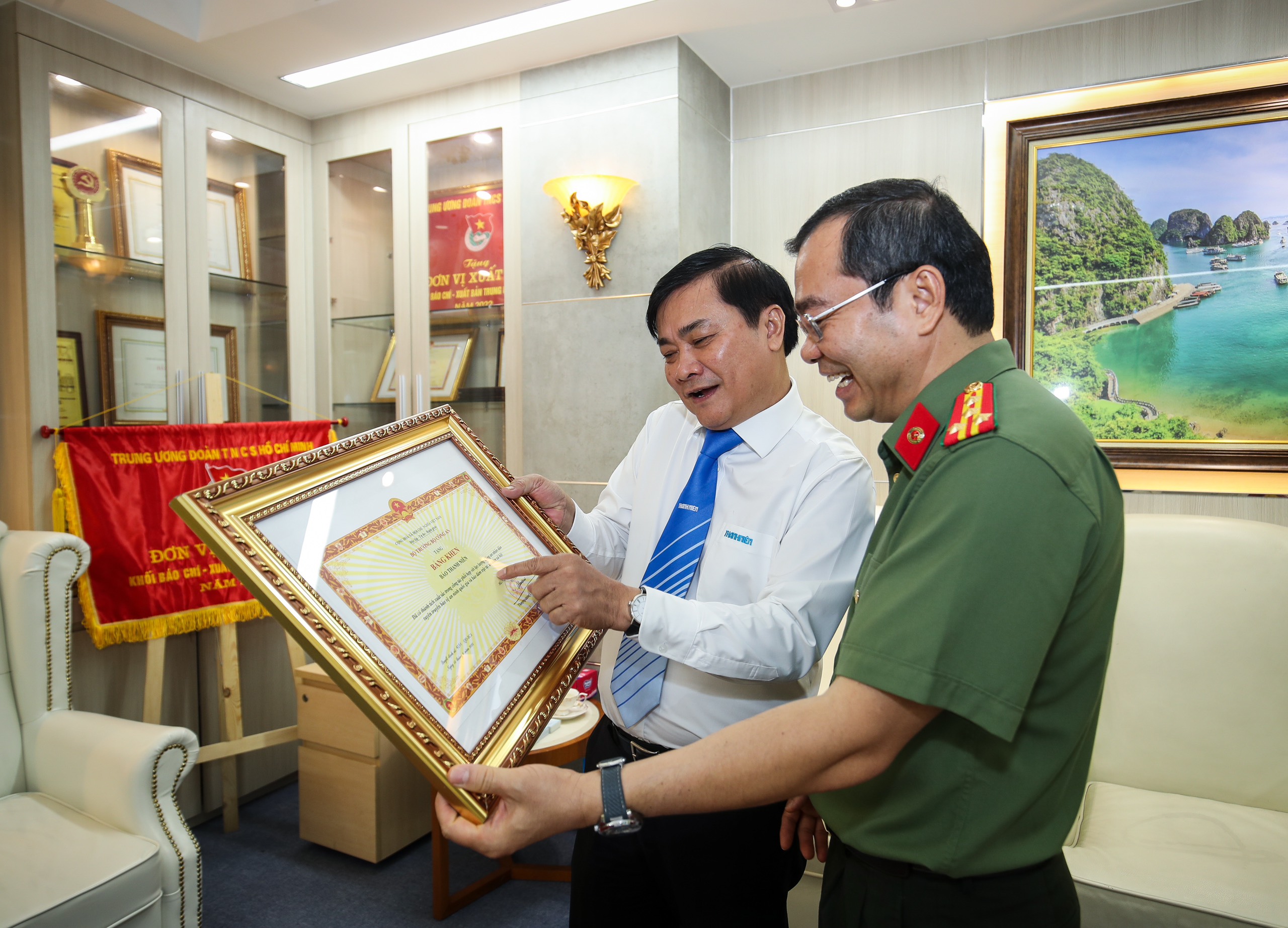 Báo Thanh Niên tích cực tuyên truyền về lực lượng công an- Ảnh 3. Báo Thanh Niên tích cực tuyên truyền về lực lượng công an- Ảnh 3.