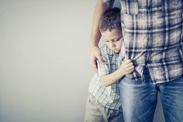 7 điều cha mẹ cần làm ngay nếu thấy con nhút nhát, rụt rè khi ra ngoài- Ảnh 2. 7 điều cha mẹ cần làm ngay nếu thấy con nhút nhát, rụt rè khi ra ngoài- Ảnh 2.