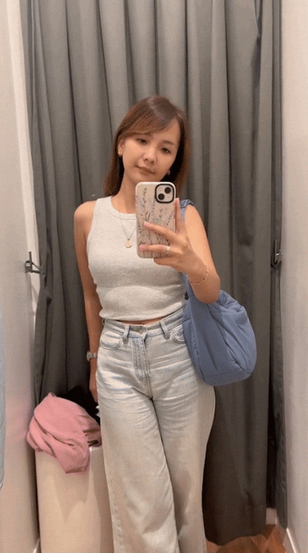 Mẫu áo mùa hè đang gây sốt, được các tín đồ thời trang ưa chuộng - 5 Mẫu áo mùa hè đang gây sốt, được các tín đồ thời trang ưa chuộng - 5