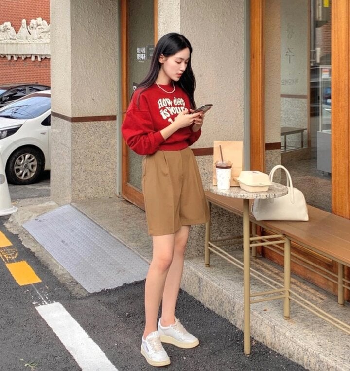 Kiểu trang phục phối cùng giày bệt giúp bạn trông cao hơn - Ảnh 5. Kiểu trang phục phối cùng giày bệt giúp bạn trông cao hơn - Ảnh 5.