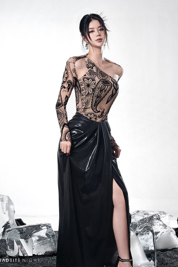 'Mở khoá' mùa hè với trào lưu diện áo cut out khoe cá tính- Ảnh 5. 'Mở khoá' mùa hè với trào lưu diện áo cut out khoe cá tính- Ảnh 5.