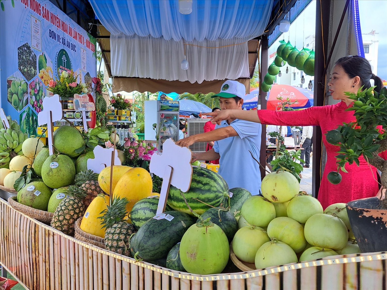 Thương hiệu trái cây Hoài Ân ngày càng được nhiều người biết đến Thương hiệu trái cây Hoài Ân ngày càng được nhiều người biết đến