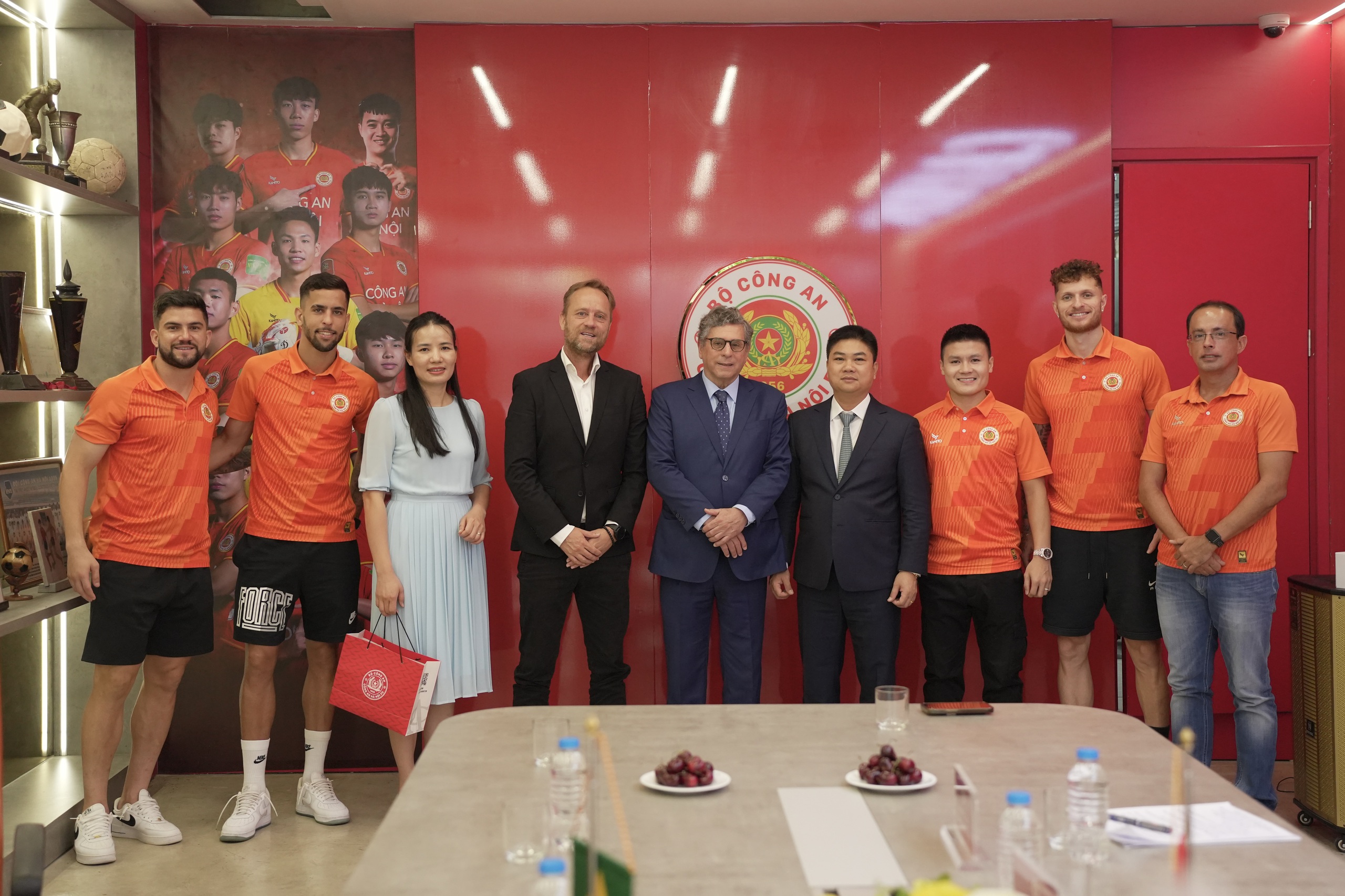 CLB CAHN gặp gỡ đặc biệt Đại sứ Brazil, sẵn sàng cùng Corinthians mở ra chương mới- Ảnh 3. CLB CAHN gặp gỡ đặc biệt Đại sứ Brazil, sẵn sàng cùng Corinthians mở ra chương mới- Ảnh 3.