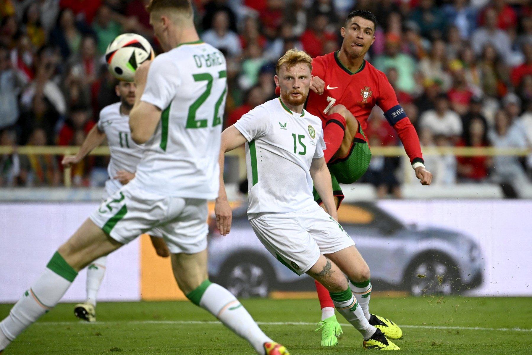 Hãy tiếp tục tận hưởng, cuộc ganh đua giữa Messi và Ronaldo còn lâu mới kết thúc- Ảnh 3. Hãy tiếp tục tận hưởng, cuộc ganh đua giữa Messi và Ronaldo còn lâu mới kết thúc- Ảnh 3.