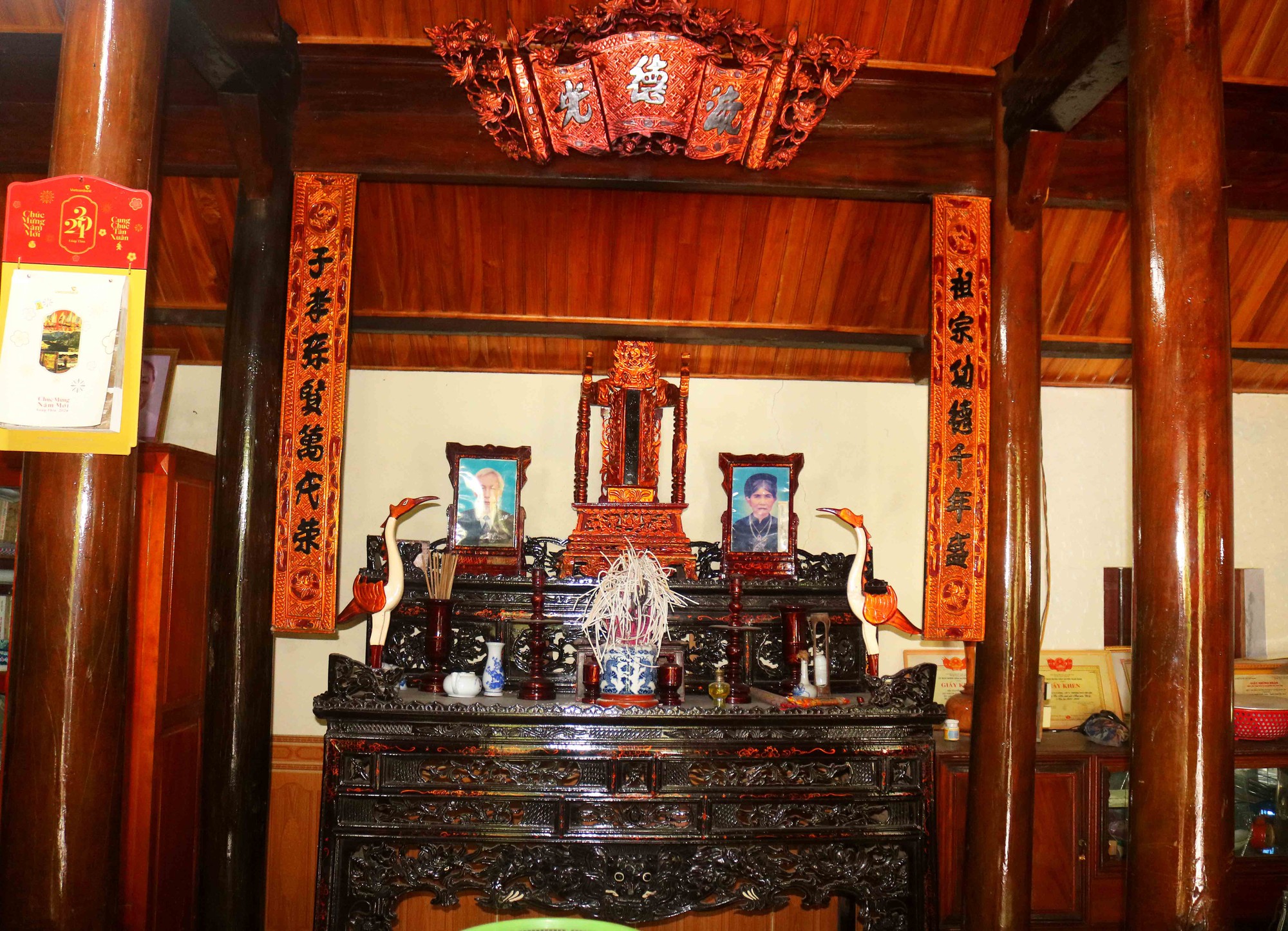 Cận cảnh nhà cổ ở làng quê xã Kim Liên của Nghệ An, có một nhà gỗ từ thời nhà Lê, đã gần 300 tuổi- Ảnh 6. Cận cảnh nhà cổ ở làng quê xã Kim Liên của Nghệ An, có một nhà gỗ từ thời nhà Lê, đã gần 300 tuổi- Ảnh 6.