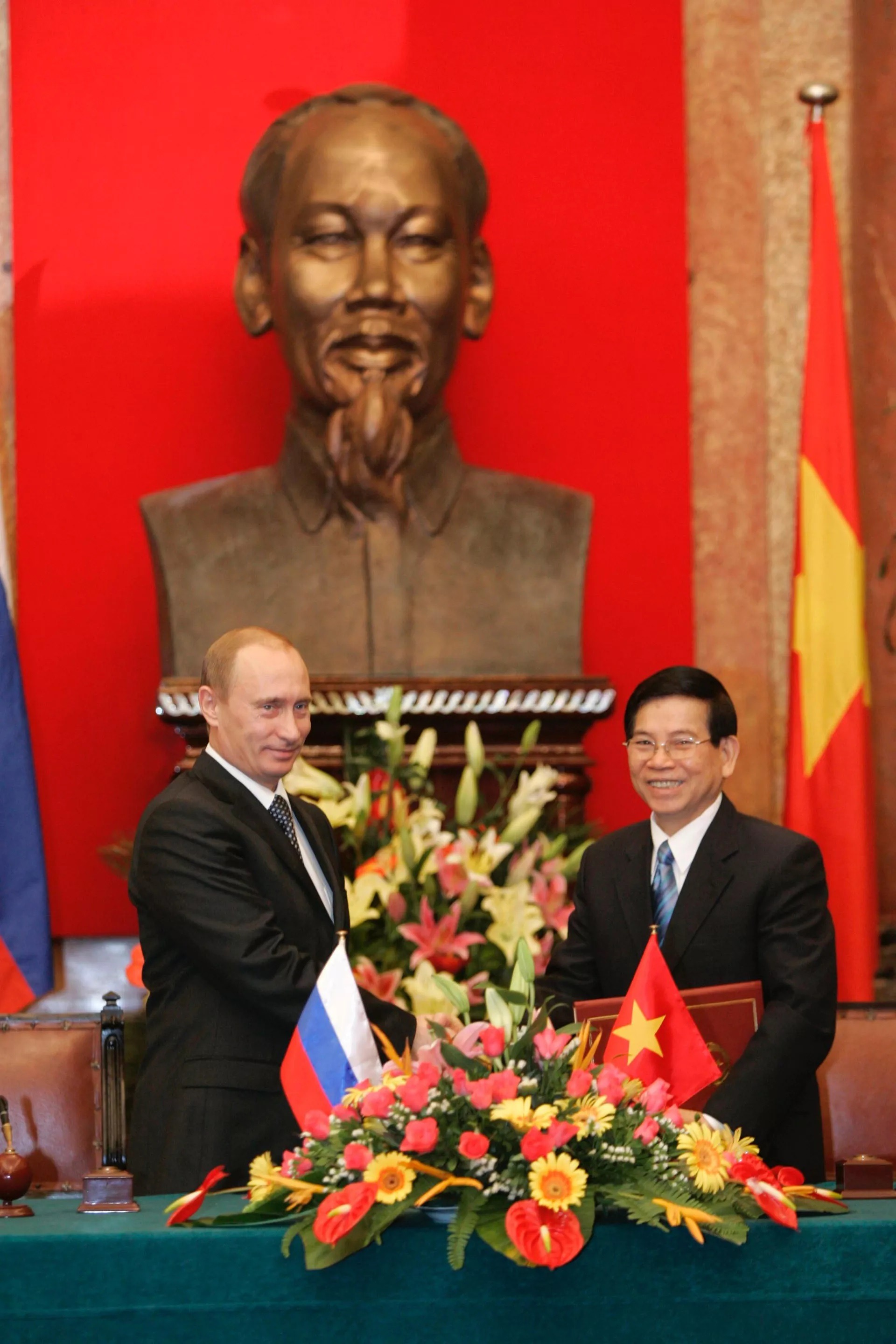 Nhìn lại 4 chuyến thăm của Tổng thống Putin tới Việt Nam- Ảnh 4. Nhìn lại 4 chuyến thăm của Tổng thống Putin tới Việt Nam- Ảnh 4.