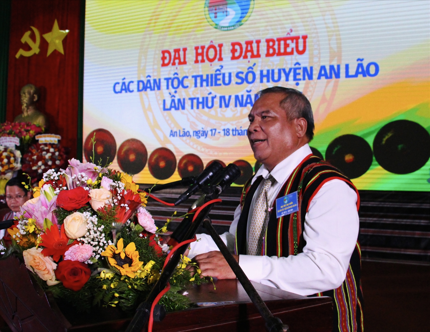 Trưởng Ban Dân tộc tỉnh, Phó Trưởng Ban Thường trực Ban Chỉ đạo Đại hội đại biểu các DTTS tỉnh lần thứ IV Đinh Văn Lung phát biểu chỉ đạo Đại hội Trưởng Ban Dân tộc tỉnh, Phó Trưởng Ban Thường trực Ban Chỉ đạo Đại hội Đại biểu các DTTS tỉnh lần thứ IV Đinh Văn Lung phát biểu chỉ đạo Đại hội