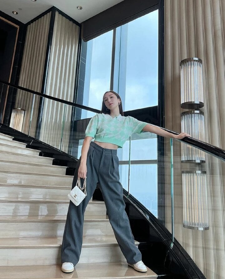 Trang phục hè theo phong cách Hàn Quốc cho các quý cô tỏa sáng - Ảnh 8. Trang phục hè theo phong cách Hàn Quốc cho các quý cô tỏa sáng - Ảnh 8.
