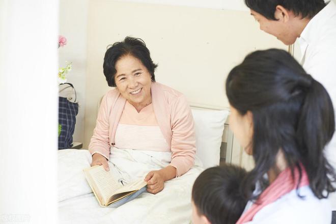63 tuổi, lương hưu 35 triệu đồng/tháng, từng đau lòng vì con trai từ chối sống cùng: Khi nằm viện, tôi mới ngộ ra phúc báo lớn nhất của đời mình- Ảnh 3. 63 tuổi, lương hưu 35 triệu đồng/tháng, từng đau lòng vì con trai từ chối sống cùng: Khi nằm viện, tôi mới ngộ ra phúc báo lớn nhất của đời mình- Ảnh 3.