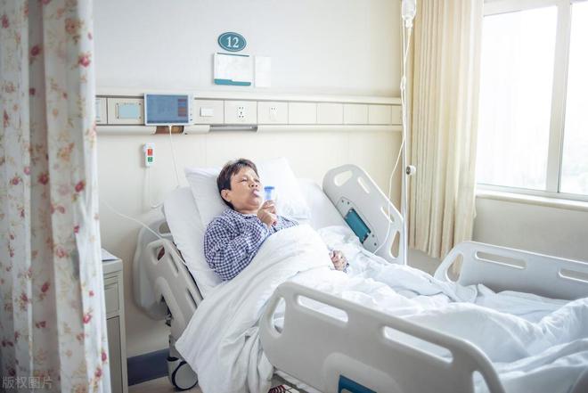 63 tuổi, lương hưu 35 triệu đồng/tháng, từng đau lòng vì con trai từ chối sống cùng: Khi nằm viện, tôi mới ngộ ra phúc báo lớn nhất của đời mình- Ảnh 2. 63 tuổi, lương hưu 35 triệu đồng/tháng, từng đau lòng vì con trai từ chối sống cùng: Khi nằm viện, tôi mới ngộ ra phúc báo lớn nhất của đời mình- Ảnh 2.
