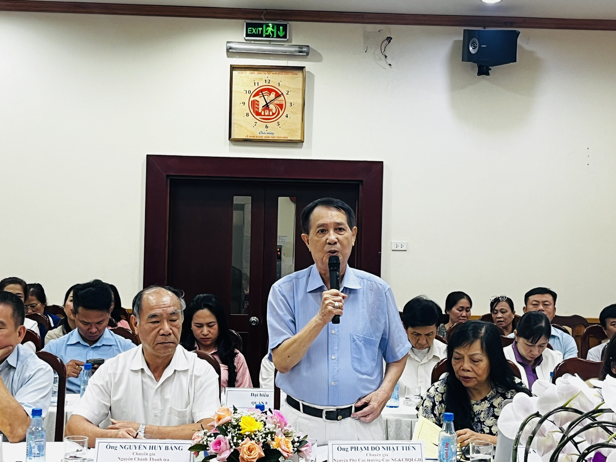 'Nhà giáo dứt khoát phải có giấy phép hành nghề'- Ảnh 3. Ông Phạm Đỗ Nhật Tiến - nguyên trợ lý Bộ trưởng Bộ Giáo dục và Đào tạo, thành viên tham gia soạn thảo Luật Nhà giáo - phát biểu tại hội thảo góp ý - Ảnh: MỸ DUNG