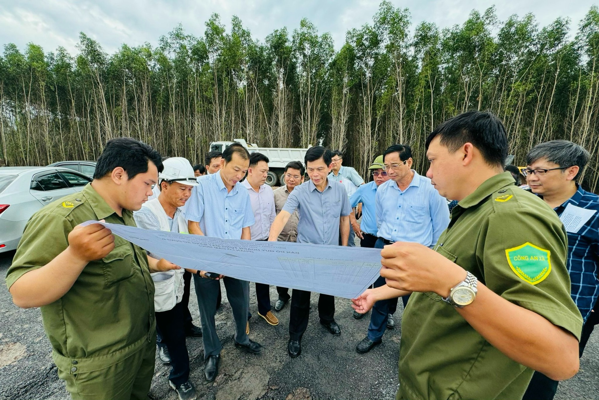 Giải quyết mặt bằng, vật liệu để đẩy nhanh tiến độ cao tốc qua Đồng Nai- Ảnh 2. Giải quyết mặt bằng, vật liệu để đẩy nhanh tiến độ cao tốc qua Đồng Nai- Ảnh 2.