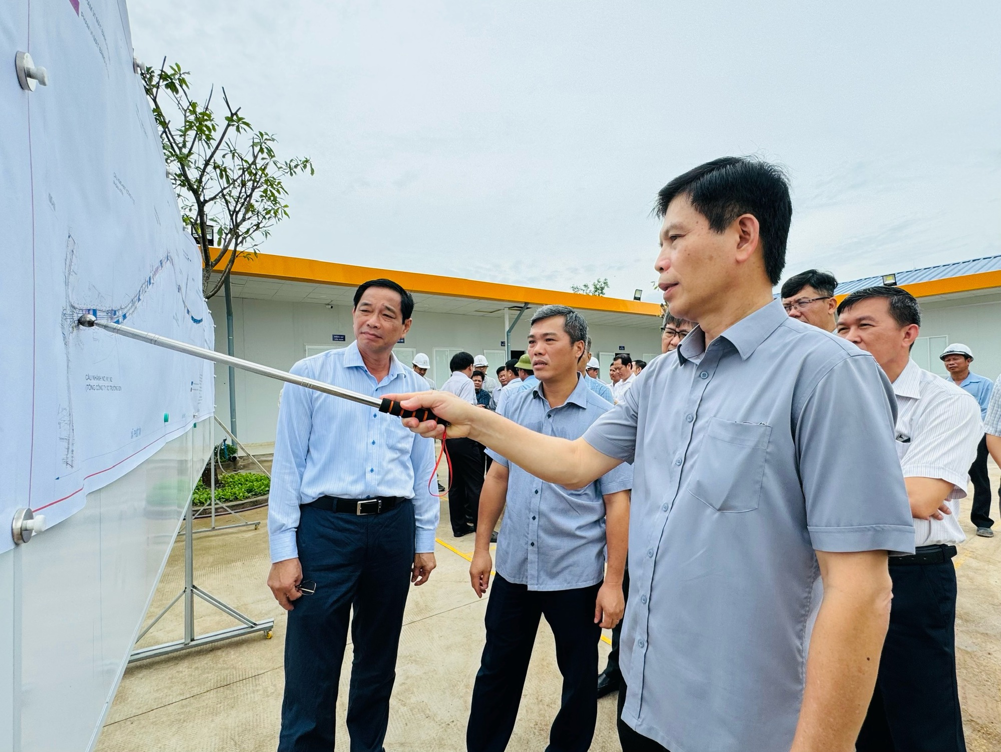 Giải quyết mặt bằng, vật liệu để đẩy nhanh tiến độ cao tốc qua Đồng Nai- Ảnh 4. Giải quyết mặt bằng, vật liệu để đẩy nhanh tiến độ cao tốc qua Đồng Nai- Ảnh 4.