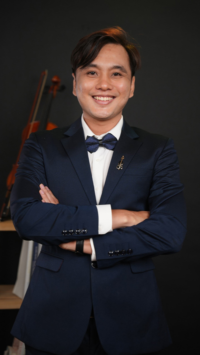 Quyết định từ bỏ công việc văn phòng ổn định để đi theo “tiếng gọi” của violin đem đến nhiều giá trị cho Ngọc Hải. Quyết định từ bỏ công việc văn phòng ổn định để đi theo “tiếng gọi” của violin đem đến nhiều giá trị cho Ngọc Hải.