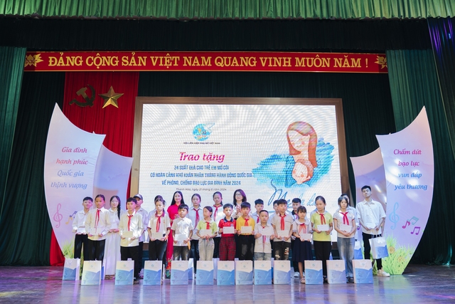 Nhiều hoạt động sáng tạo, đặc sắc trong Liên hoan tiếng hát, các hình thức nghệ thuật “Gia đình gắn kết yêu thương” tại Sầm Sơn, Thanh Hóa - Ảnh 3. Nhiều hoạt động sáng tạo, đặc sắc trong Liên hoan tiếng hát, các hình thức nghệ thuật “Gia đình gắn kết yêu thương” tại Sầm Sơn, Thanh Hóa - Ảnh 3.