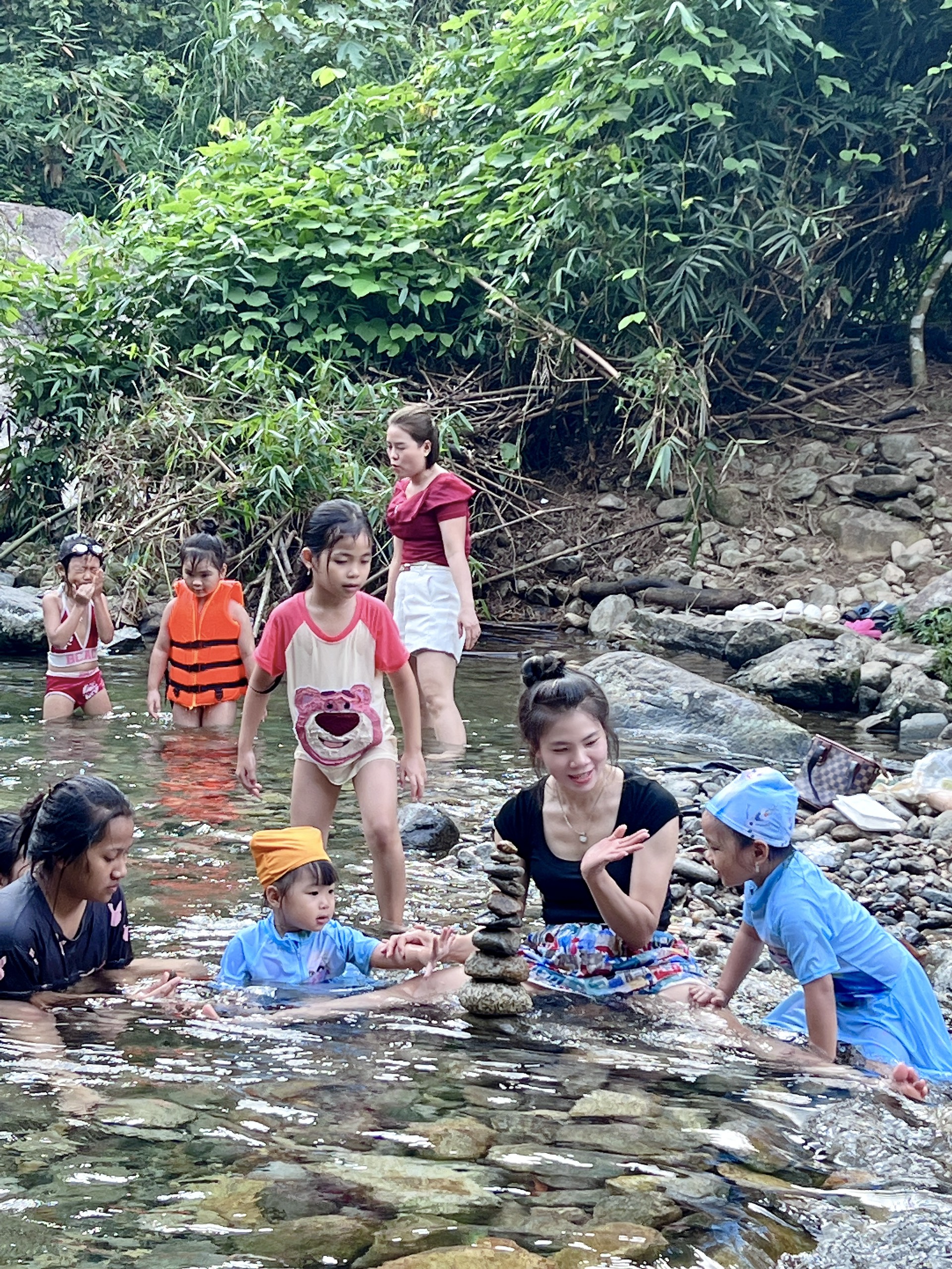 Hoang sơ vẻ đẹp Suối Kẹm - điểm tránh nóng lý tưởng nơi đất chè- Ảnh 3. Hoang sơ vẻ đẹp Suối Kẹm - điểm tránh nóng lý tưởng nơi đất chè- Ảnh 3.