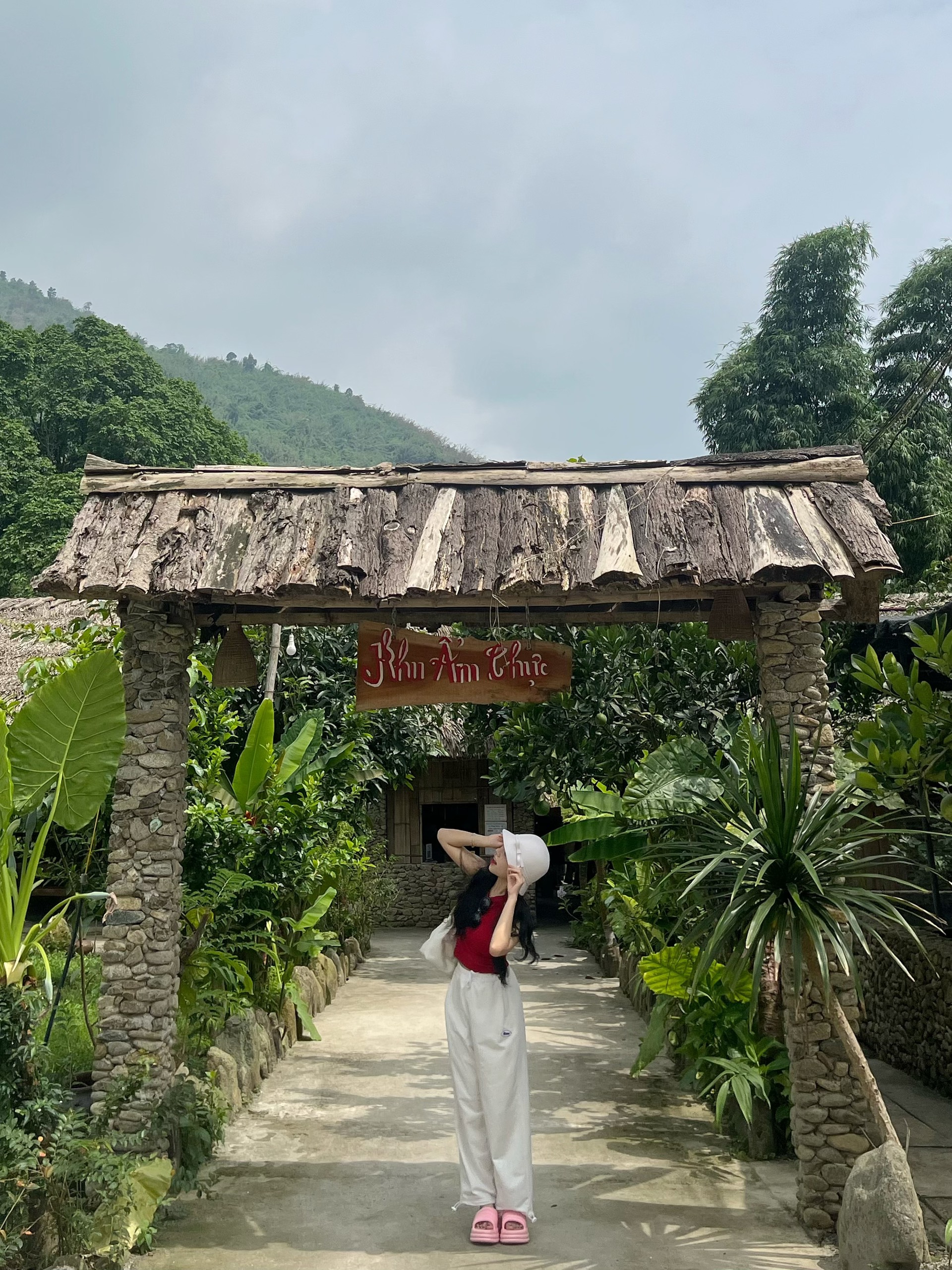 Hoang sơ vẻ đẹp Suối Kẹm - điểm tránh nóng lý tưởng nơi đất chè- Ảnh 10. Hoang sơ vẻ đẹp Suối Kẹm - điểm tránh nóng lý tưởng nơi đất chè- Ảnh 10.