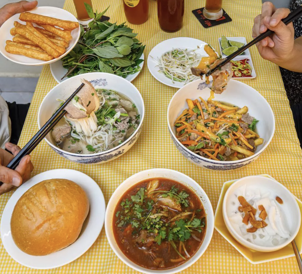 Có đến 8 quán phở ở TP.HCM được Michelin vinh danh: Chủ quán có bí quyết gì?- Ảnh 3. Có đến 8 quán phở ở TP.HCM được Michelin vinh danh: Chủ quán có bí quyết gì?- Ảnh 3.