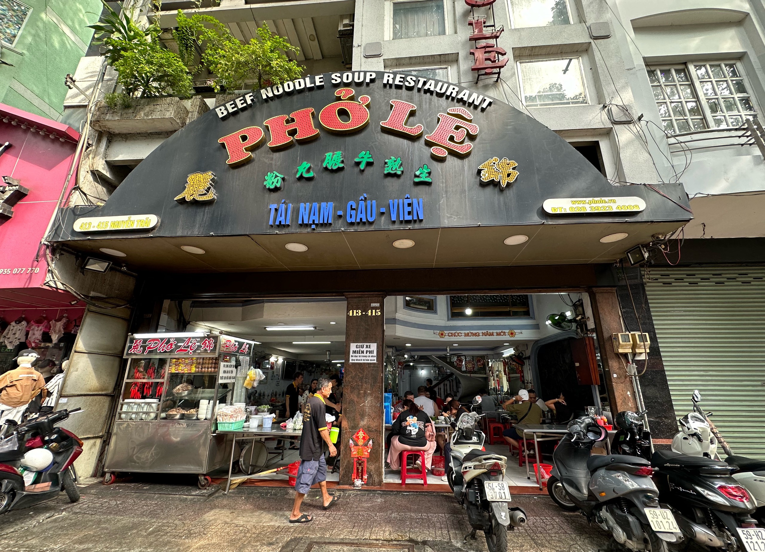 Có đến 8 quán phở ở TP.HCM được Michelin vinh danh: Chủ quán có bí quyết gì?- Ảnh 4. Có đến 8 quán phở ở TP.HCM được Michelin vinh danh: Chủ quán có bí quyết gì?- Ảnh 4.
