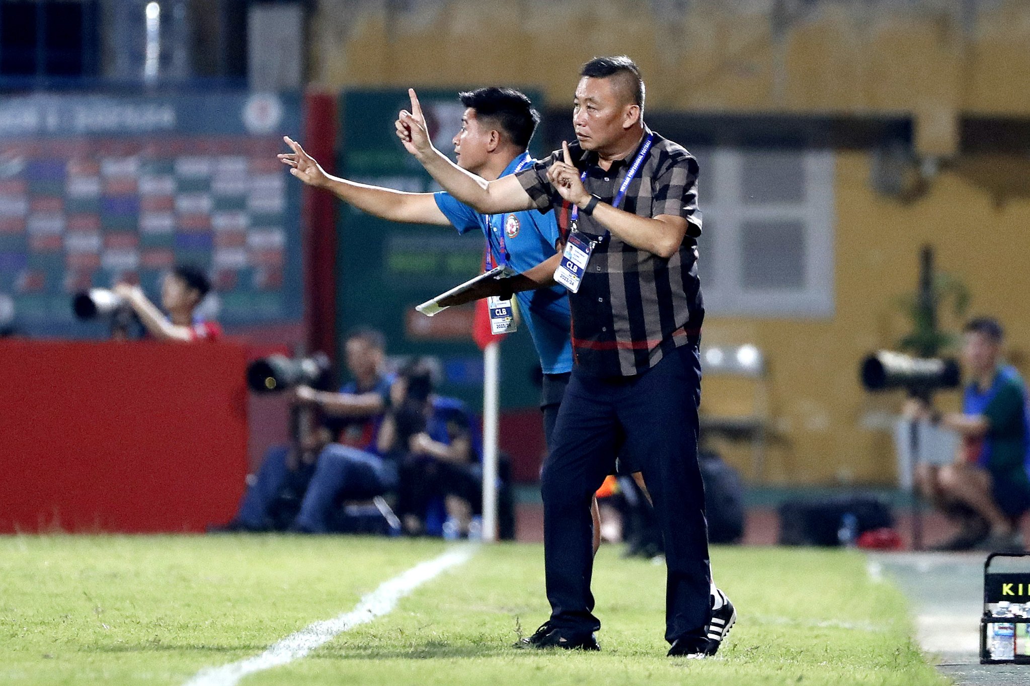 HLV Bùi Đoàn Quang Huy là ứng viên sáng giá cho cuộc đua nhà cầm quân xuất sắc nhất V-League 2023 - 2024 HLV Bùi Đoàn Quang Huy là ứng viên sáng giá cho cuộc đua nhà cầm quân xuất sắc nhất V-League 2023 - 2024
