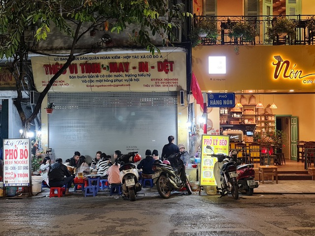 Những quán phở bò nổi tiếng được du khách yêu thích tại thủ đô Hà Nội- Ảnh 4. Những quán phở bò nổi tiếng được du khách yêu thích tại thủ đô Hà Nội- Ảnh 4.