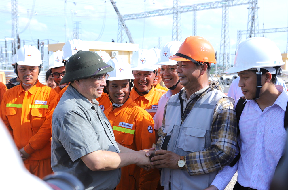 Thủ tướng Phạm Minh Chính kiểm tra dự án đường dây 500kV mạch 3- Ảnh 4. Thủ tướng Phạm Minh Chính kiểm tra dự án đường dây 500kV mạch 3- Ảnh 4.