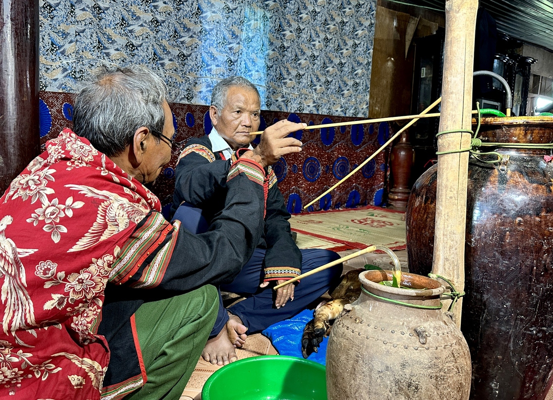 về cư mgar Đắk lắk dự lễ cúng sức khỏe của người Ê Đê hình ảnh 4 ve cu mgar Dak lak du le cung suc khoe cua nguoi E De hinh anh 4