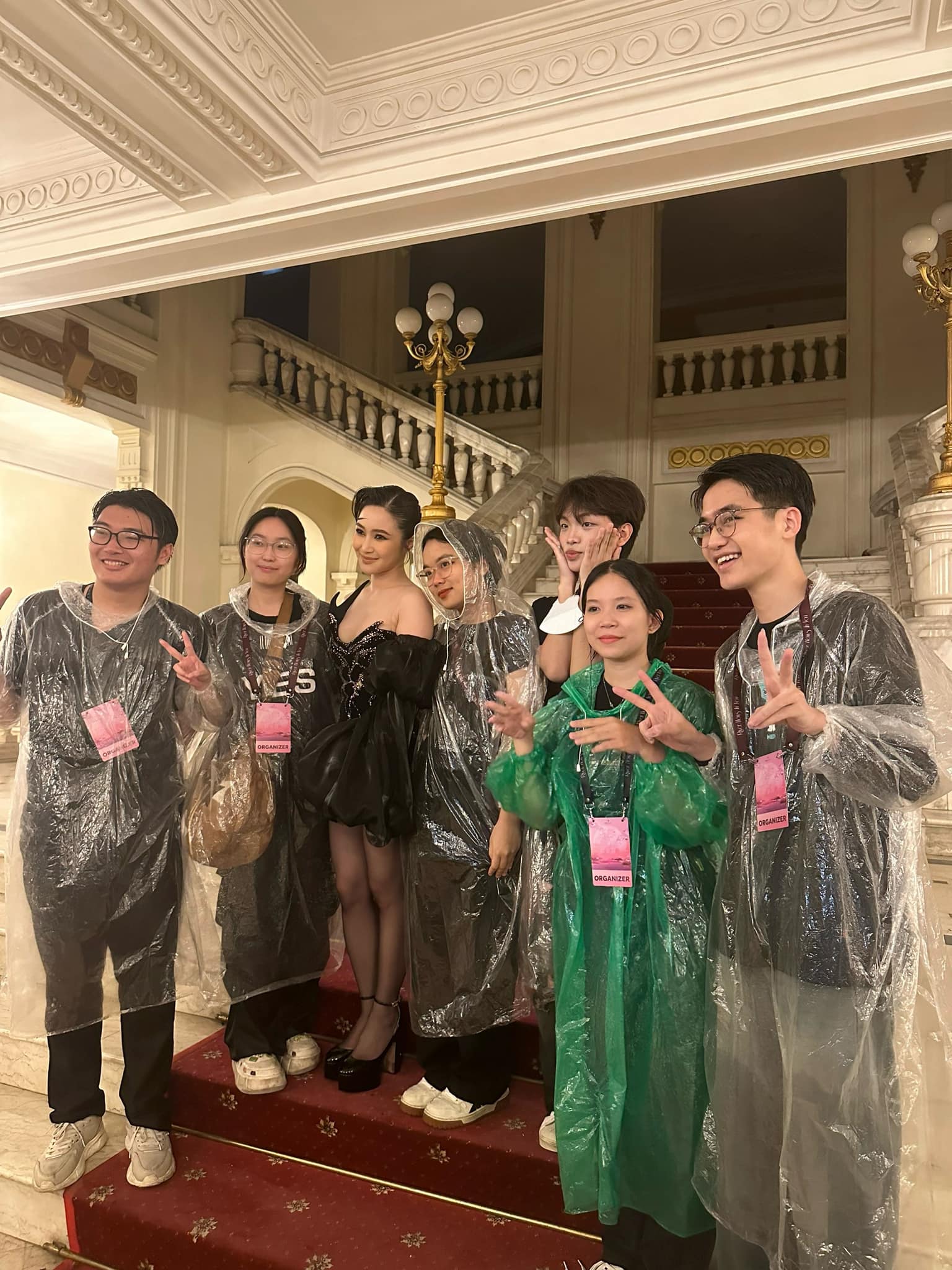 Buộc phải hủy minishow “Em gái mưa” sát giờ diễn, Hương Tràm “đền bù” cho khán giả bằng cách này- Ảnh 4. Buộc phải hủy minishow “Em gái mưa” sát giờ diễn, Hương Tràm “đền bù” cho khán giả bằng cách này- Ảnh 4.