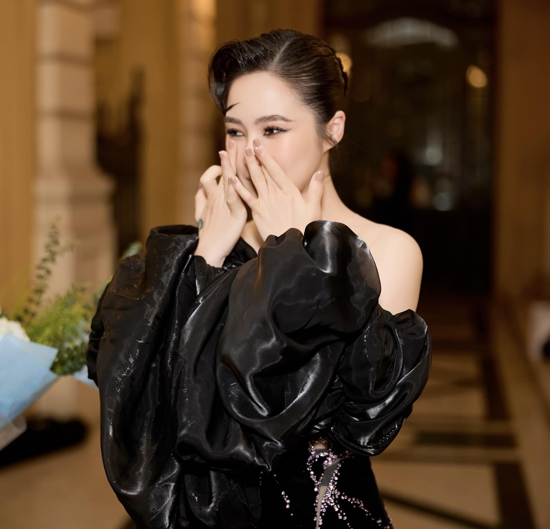 Buộc phải hủy minishow “Em gái mưa” sát giờ diễn, Hương Tràm “đền bù” cho khán giả bằng cách này- Ảnh 3. Buộc phải hủy minishow “Em gái mưa” sát giờ diễn, Hương Tràm “đền bù” cho khán giả bằng cách này- Ảnh 3.