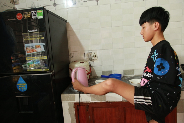 Cuộc sống hiện tại của cậu bé không tay trong cặp song sinh nổi tiếng ở Bắc Giang - Ảnh 7.