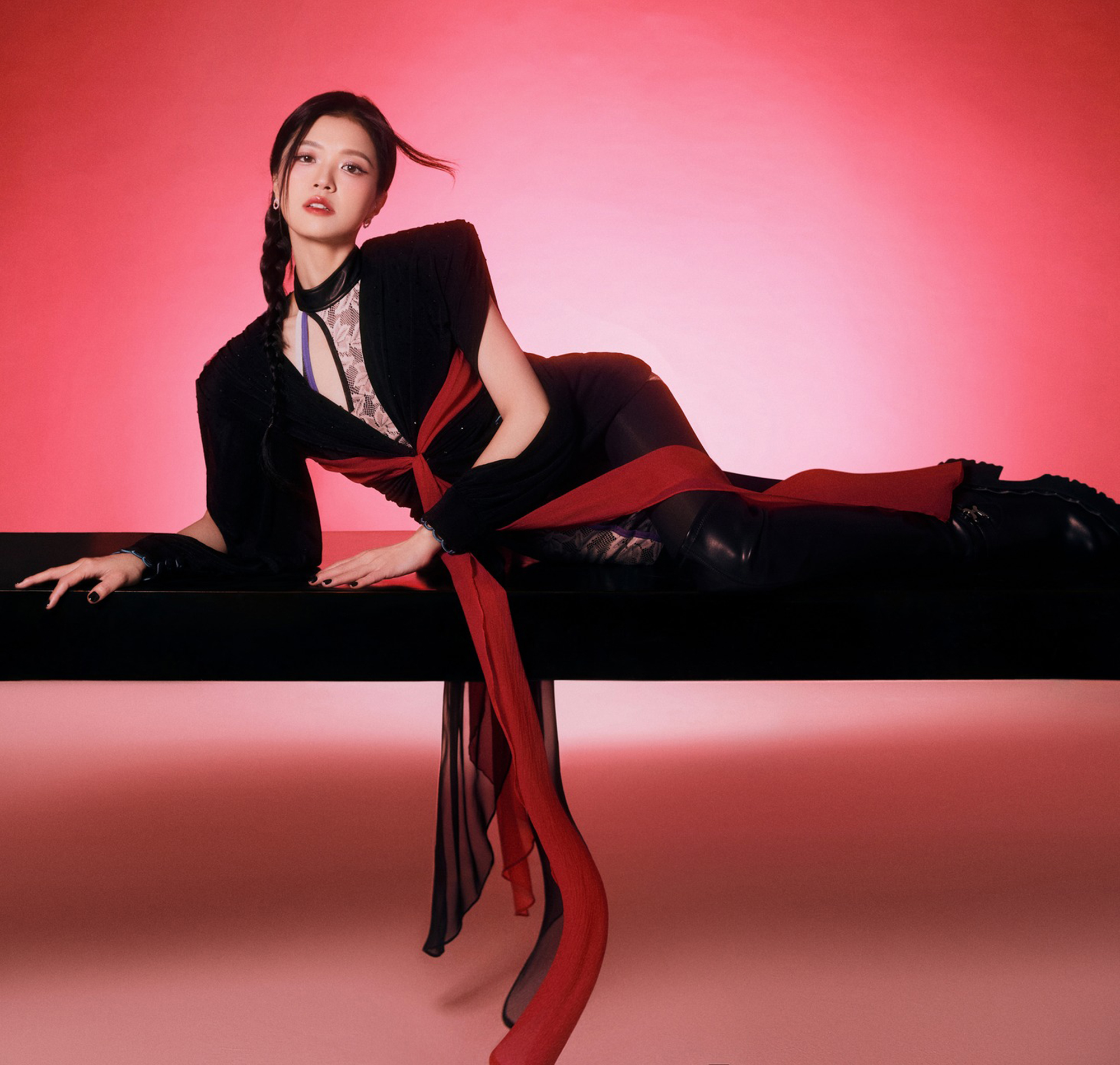 Suni Hạ Linh: “So sánh tôi với Chi Pu là khập khiễng”- Ảnh 2. Suni Hạ Linh: “So sánh tôi với Chi Pu là khập khiễng”- Ảnh 2.