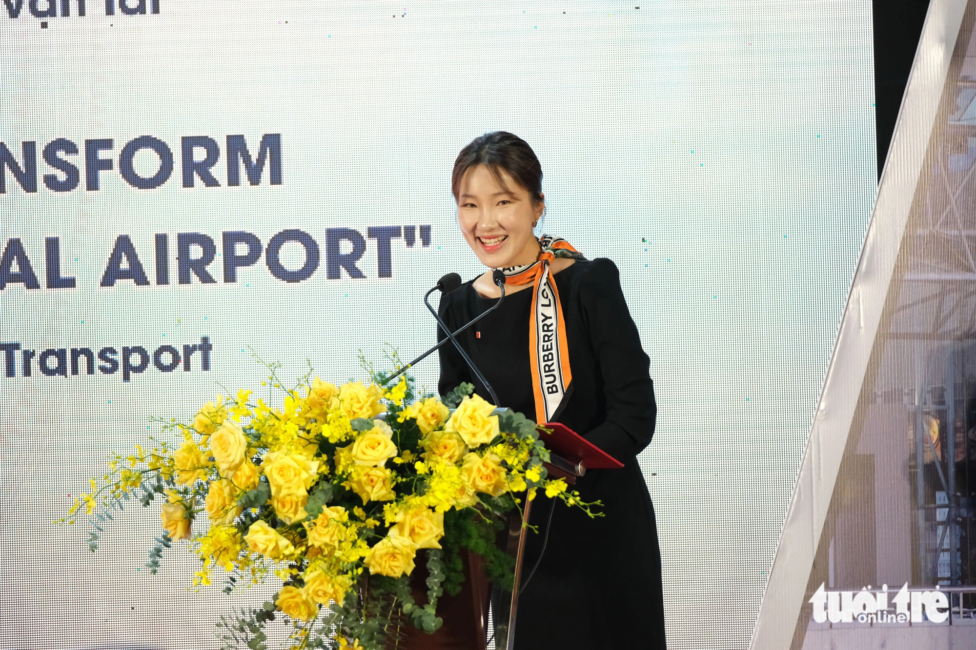 Liên Khương thành sân bay quốc tế đầu tiên của Tây Nguyên- Ảnh 3. Bà Baek Jinju (đại diện Hãng hàng không Jeju) cho biết cộng đồng kinh doanh du lịch quốc tế tại Đà Lạt rất mừng với sự kiện sân bay Liên Khương trở thành sân bay quốc tế - Ảnh: M.V