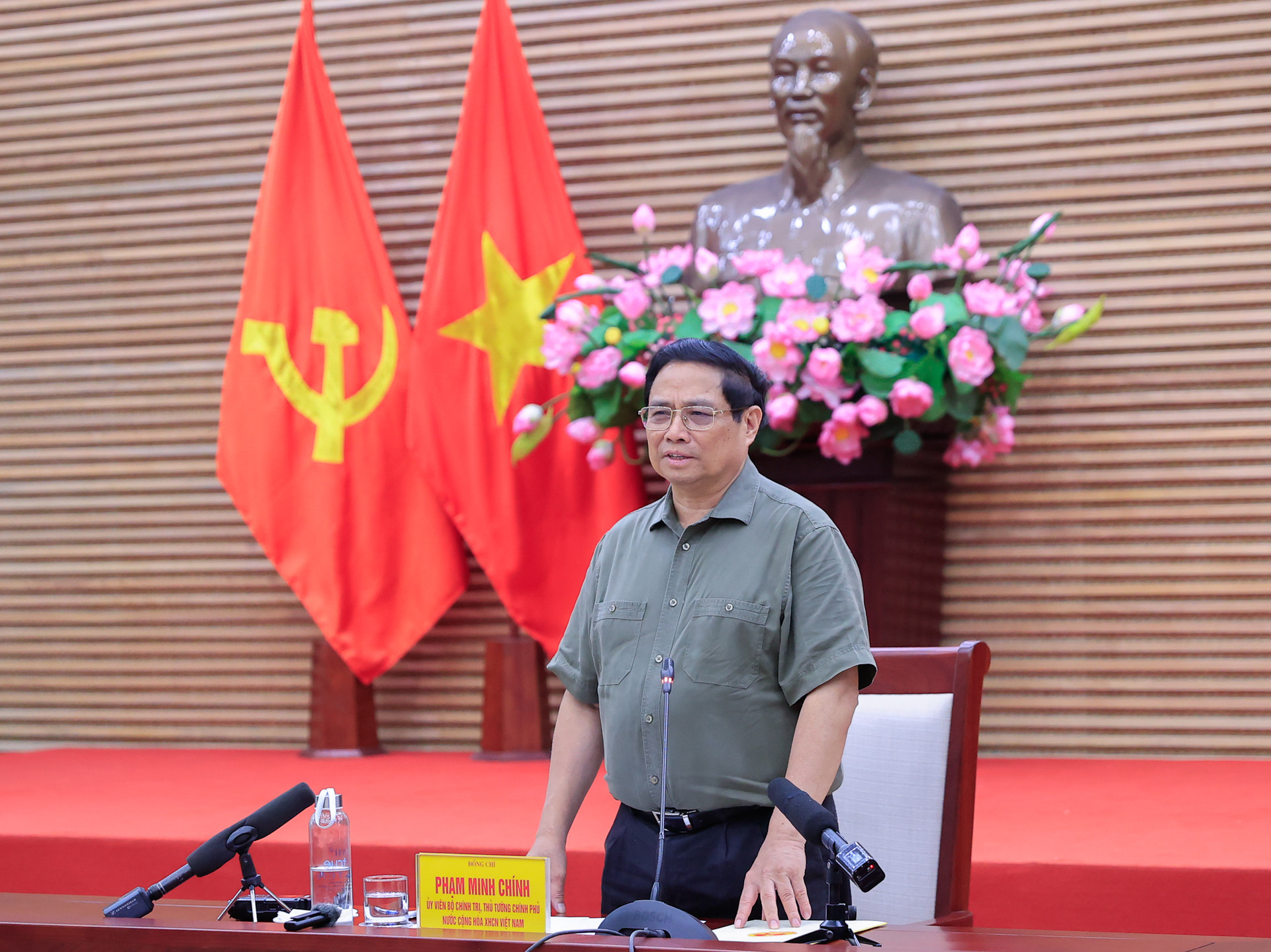 Thủ tướng yêu cầu thi đua 'nước rút, thần tốc' để hoàn thành đường dây 500 kV mạch 3- Ảnh 12. Thủ tướng yêu cầu thi đua 'nước rút, thần tốc' để hoàn thành đường dây 500 kV mạch 3- Ảnh 12.