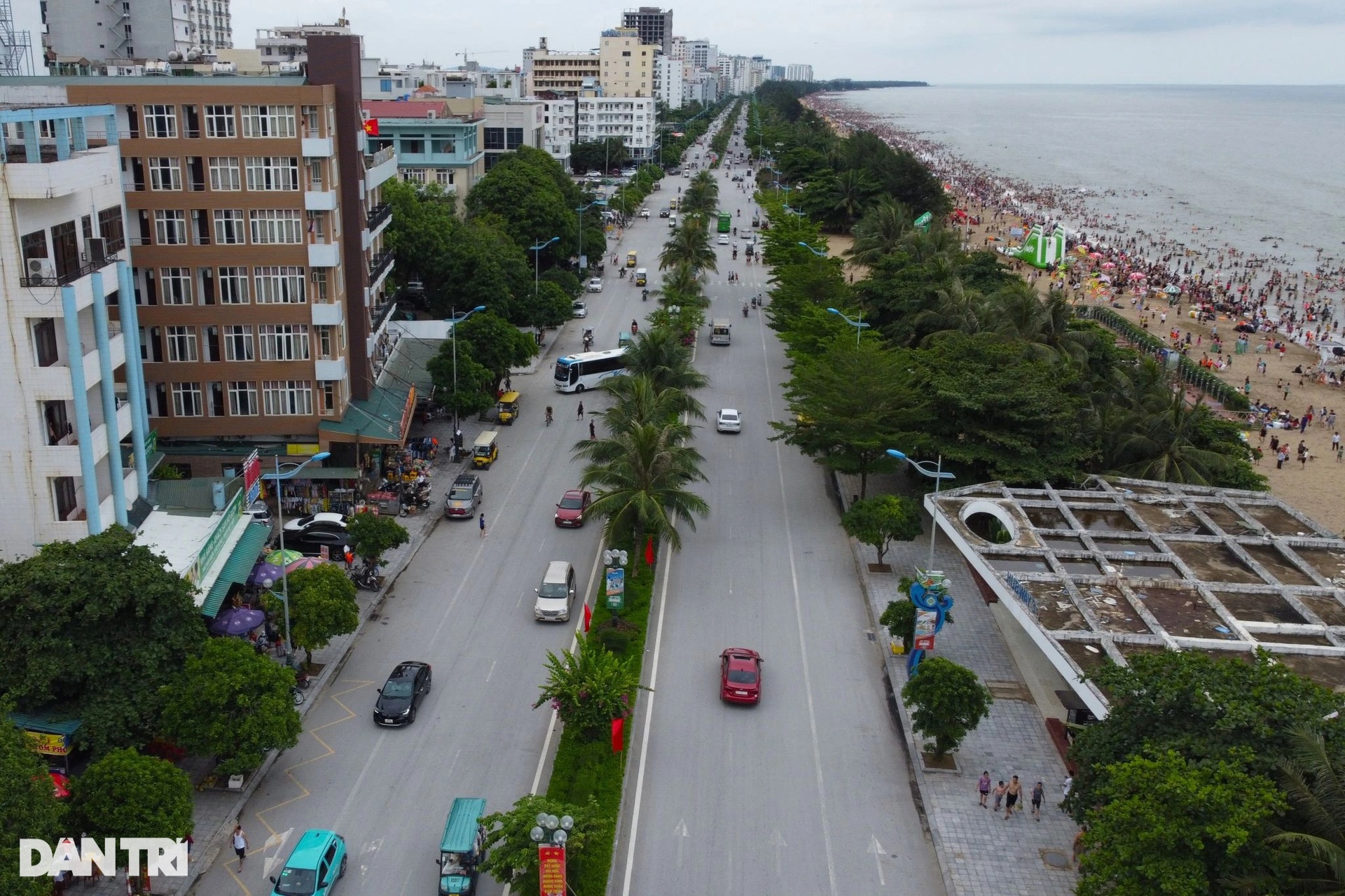 Biển Sầm Sơn ken đặc du khách dịp cuối tuần - 10 Biển Sầm Sơn ken đặc du khách dịp cuối tuần - 10