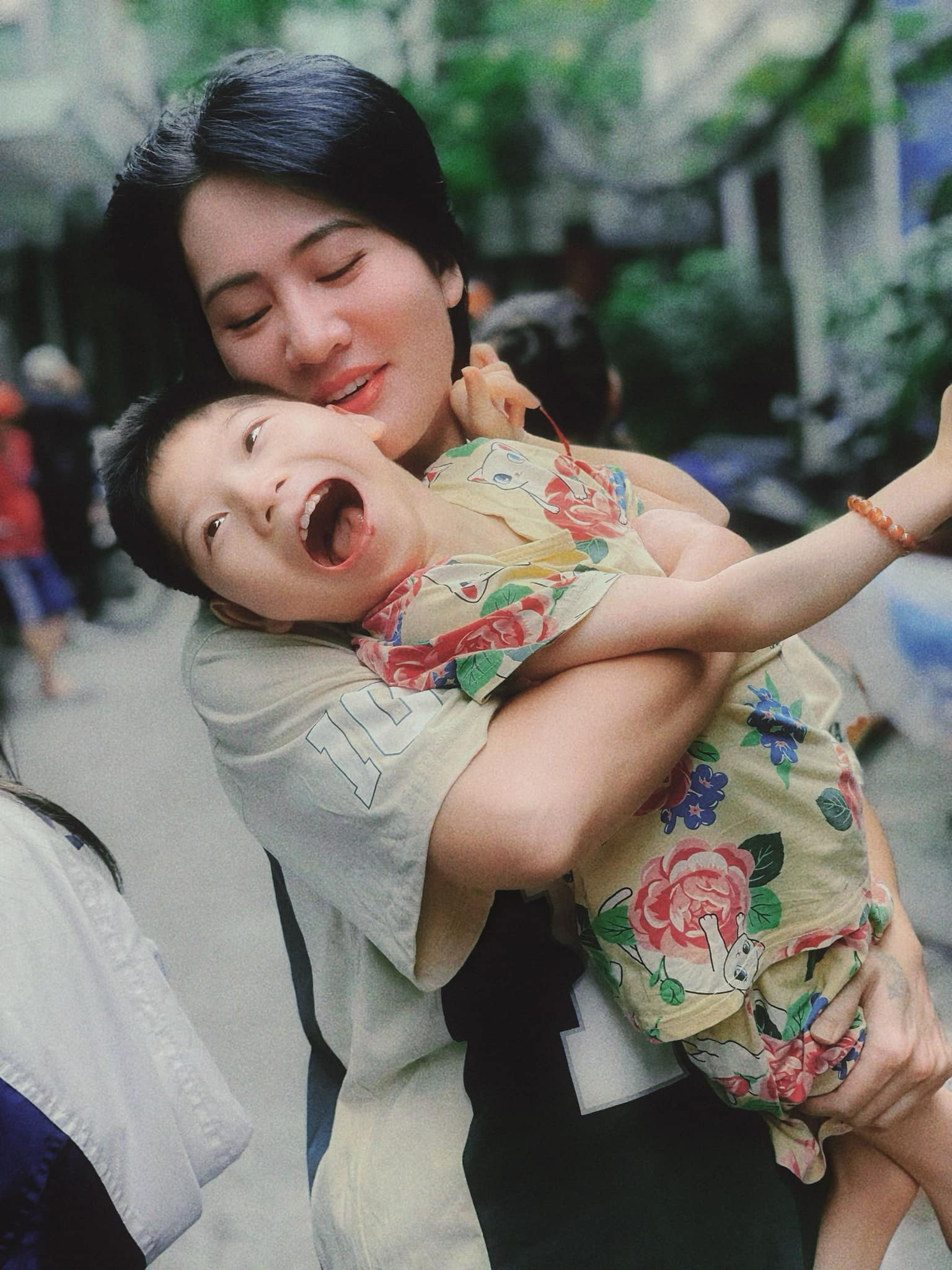 Diễn viên Minh Cúc: Mụ là tất cả, là động lực kiếm tiền, cũng là người lấy hết tình yêu của tôi- Ảnh 4. Diễn viên Minh Cúc: Mụ là tất cả, là động lực kiếm tiền, cũng là người lấy hết tình yêu của tôi- Ảnh 4.