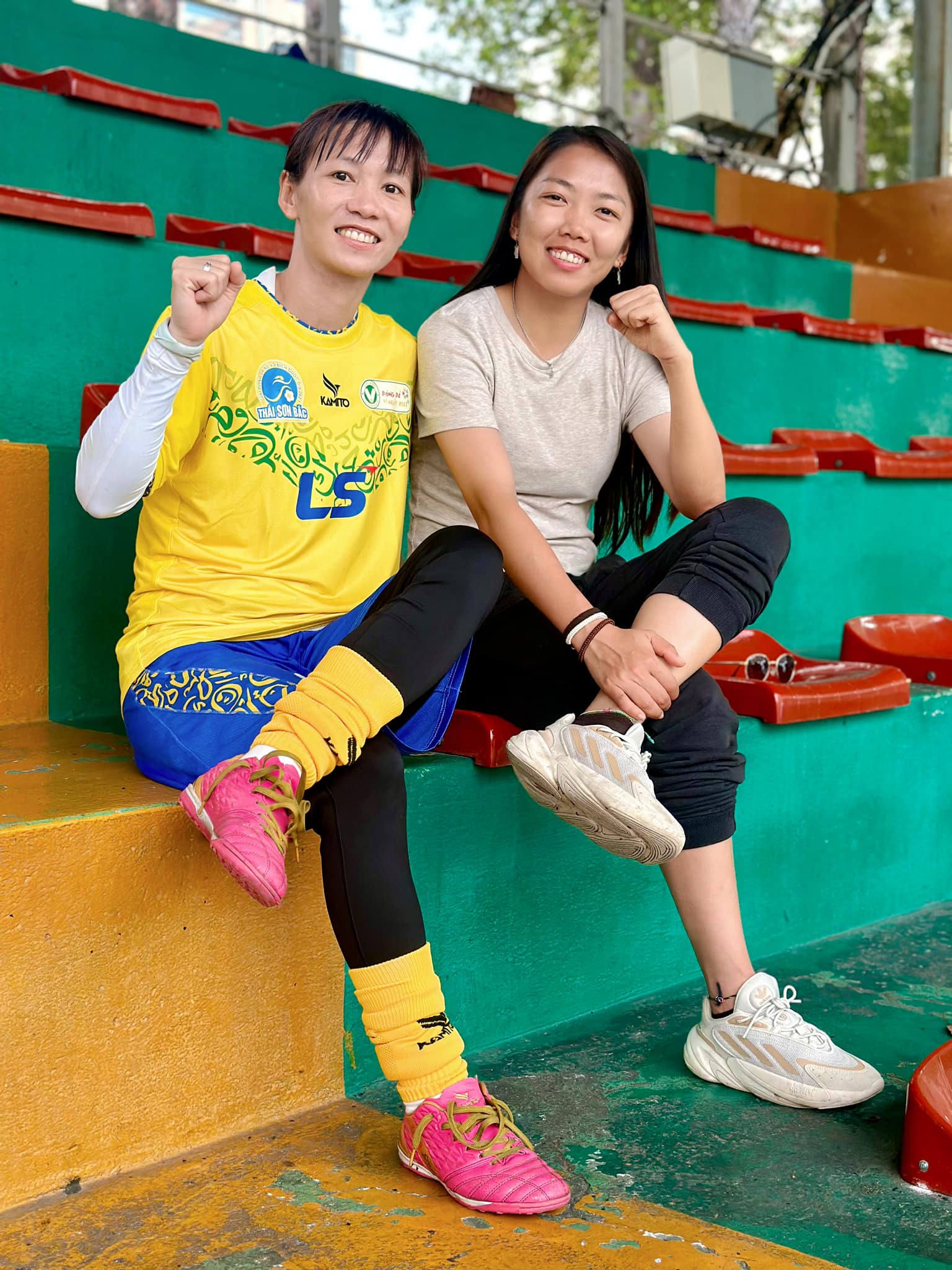 Huỳnh Như bên cạnh người bạn chí cốt Thùy Trang Huỳnh Như bên cạnh người bạn chí cốt Thùy Trang