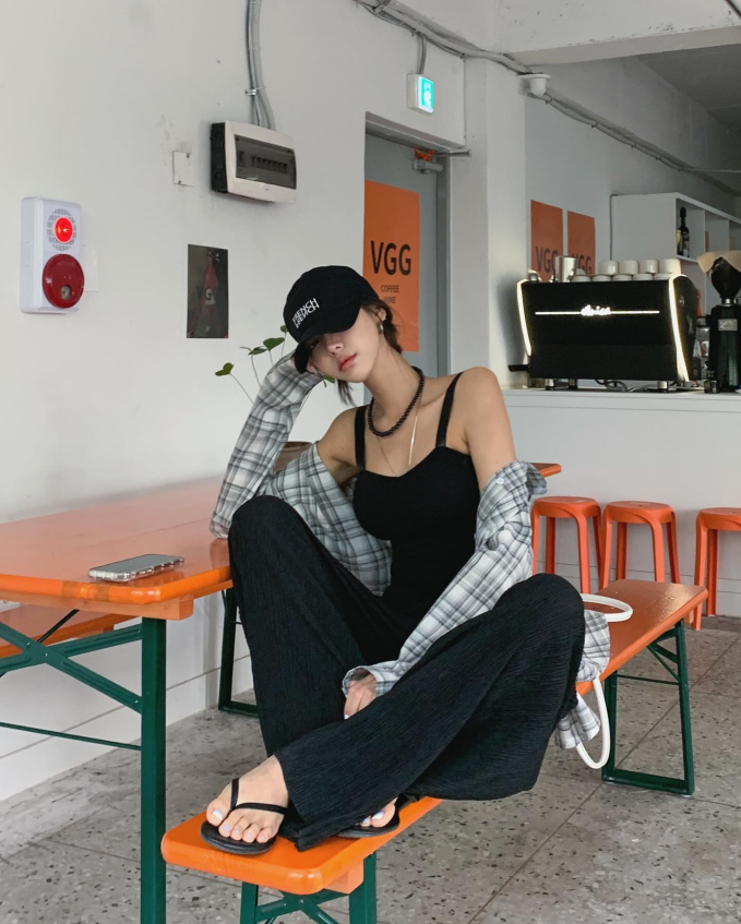 5 món thời trang phụ nữ trên 40 tuổi nên mặc đi du lịch để chụp hình "sống ảo" đẹp mãn nhãn - Ảnh 13. 5 món thời trang phụ nữ trên 40 tuổi nên mặc đi du lịch để chụp hình "sống ảo" đẹp mãn nhãn - Ảnh 13.