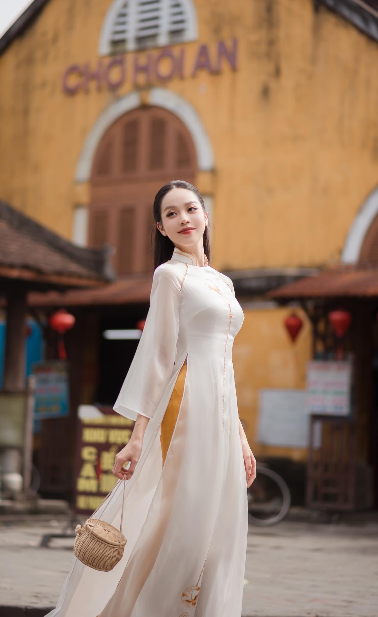 Nhan sắc xinh đẹp đầy mê hoặc của mỹ nhân Đà Nẵng cao 1,76m sẽ đi thi Miss International 2024- Ảnh 5. Nhan sắc xinh đẹp đầy mê hoặc của mỹ nhân Đà Nẵng cao 1,76m sẽ đi thi Miss International 2024- Ảnh 5.