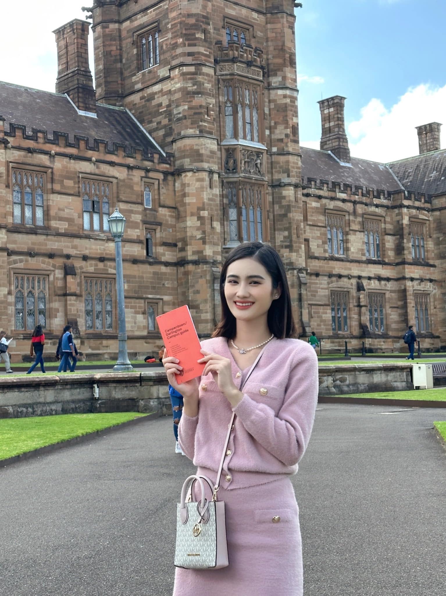 Lý do Hoa hậu Ý Nhi vướng ồn ào hậu đăng quang vẫn được chọn thi Miss World lần thứ 72?
- Ảnh 5. Lý do Hoa hậu Ý Nhi vướng ồn ào hậu đăng quang vẫn được chọn thi Miss World lần thứ 72?
- Ảnh 5.
