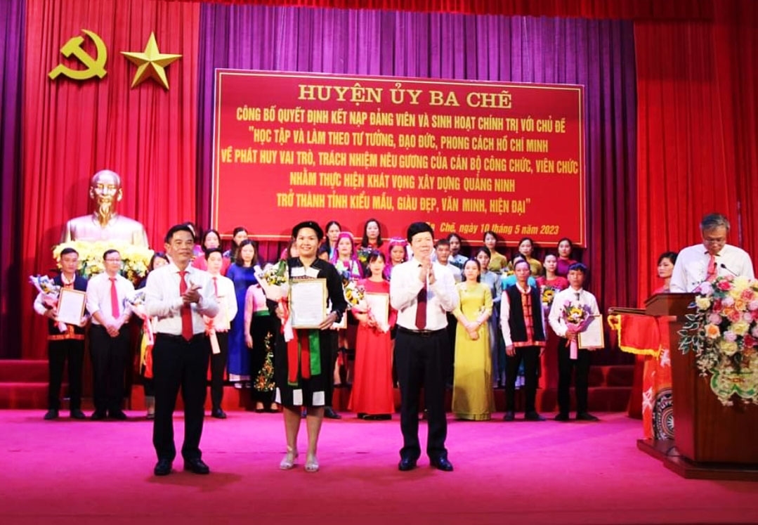 Các địa phương trên địa bàn tỉnh Quảng Ninh luôn quan tâm tạo nguồn phát triển đảng viên người DTTS Các địa phương trên địa bàn tỉnh Quảng Ninh luôn quan tâm tạo nguồn phát triển đảng viên người DTTS