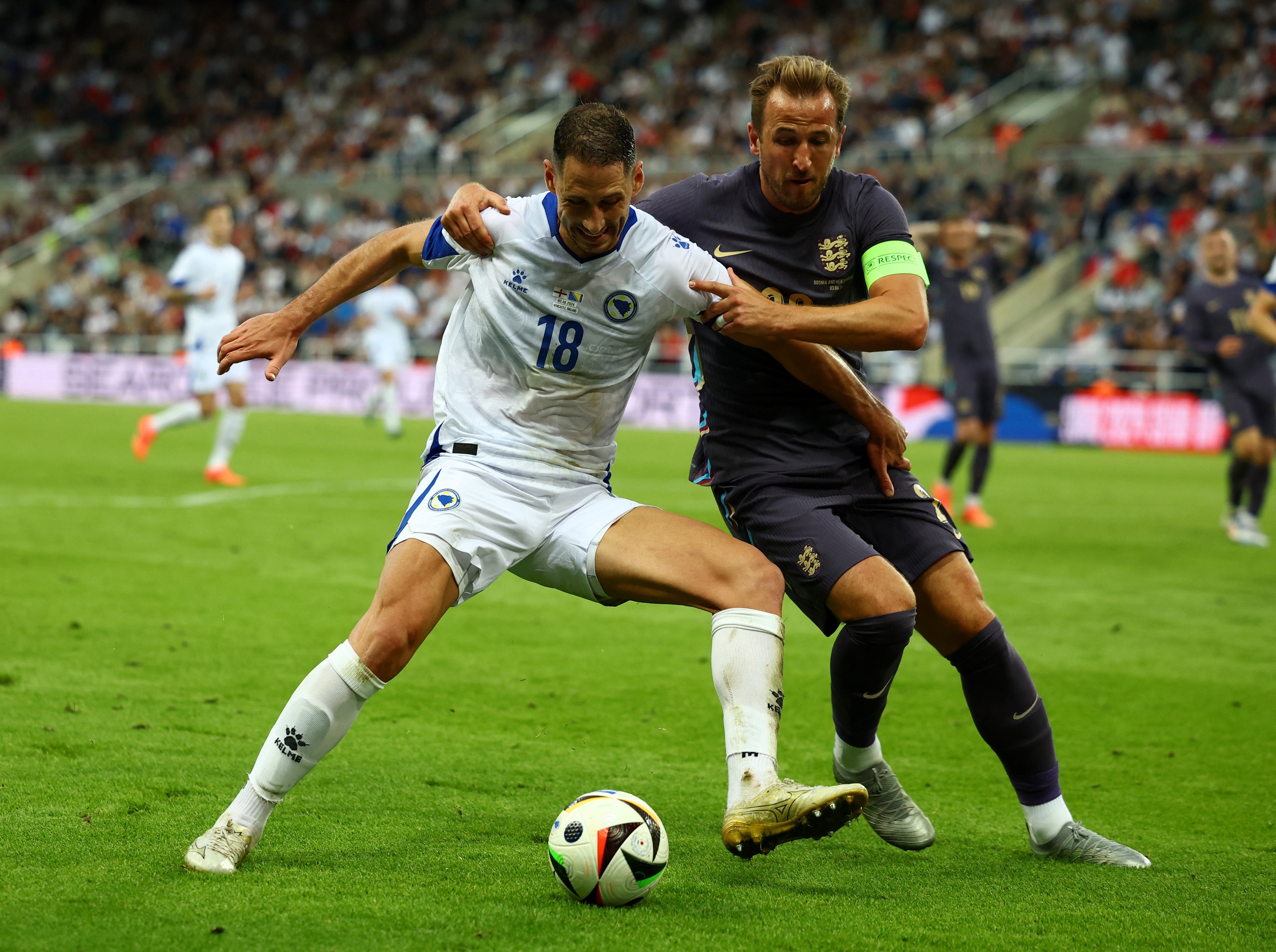 Euro 2024: Harry Kane phản bác huyền thoại, kêu gọi ủng hộ tuyển Anh- Ảnh 4. Euro 2024: Harry Kane phản bác huyền thoại, kêu gọi ủng hộ tuyển Anh- Ảnh 4.