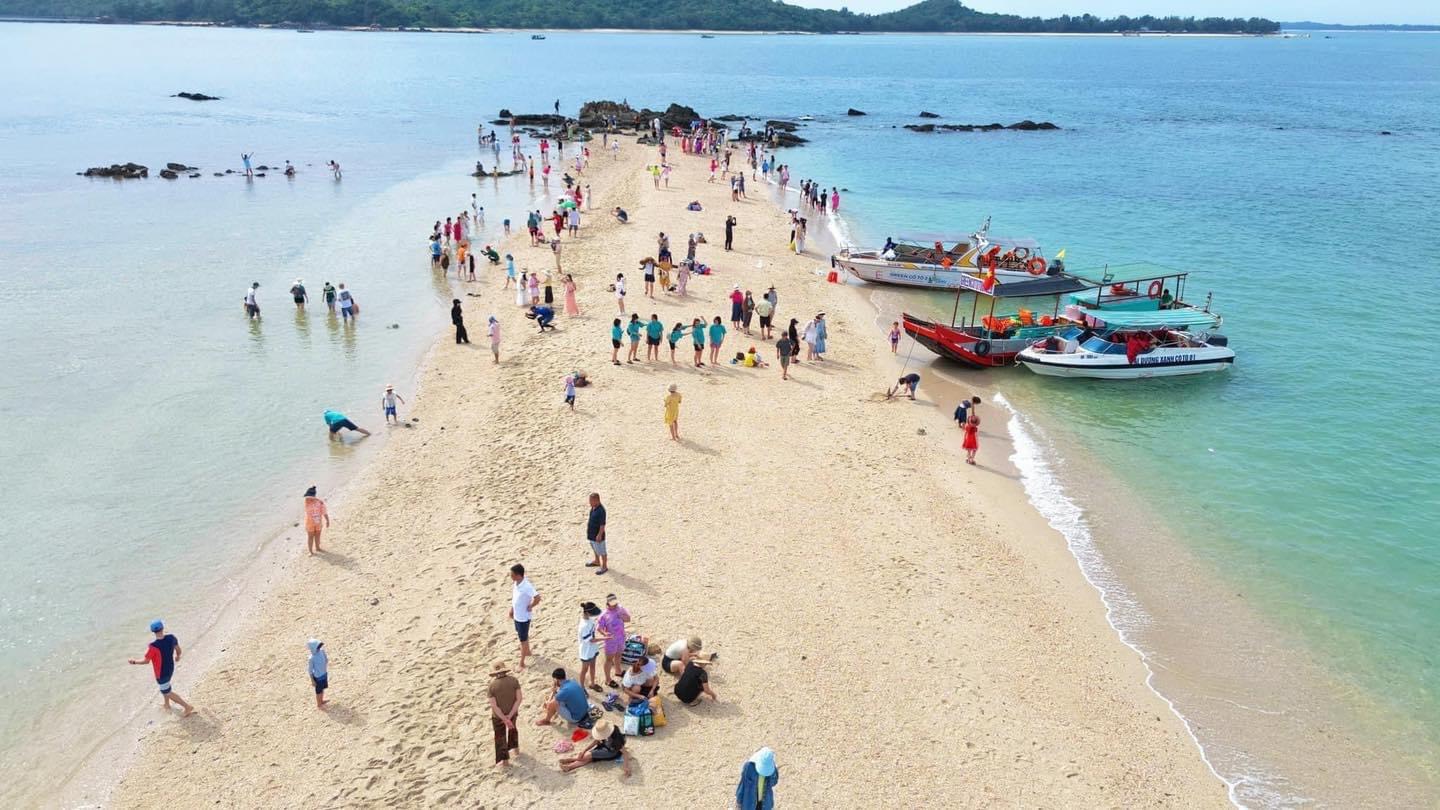 Cảnh giác trước tour 'gây bão' trên mạng xã hội ở đảo Cô Tô- Ảnh 3. Cảnh giác trước tour 'gây bão' trên mạng xã hội ở đảo Cô Tô- Ảnh 3.