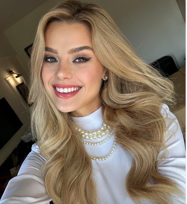 Nhan sắc xinh đẹp đầy mê hoặc của tân Miss World 2024 được khen ngợi như Nhan sắc xinh đẹp đầy mê hoặc của tân Miss World 2024 được khen ngợi như