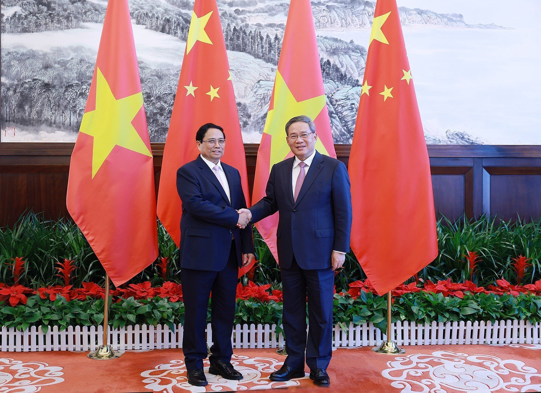 Thủ tướng đề nghị Trung Quốc mở cửa thị trường cho sầu riêng, dừa tươi, bơ, na...- Ảnh 2. Thủ tướng Trung Quốc Lý Cường khẳng định mở cửa hơn nữa cho hàng hóa Việt Nam - Ảnh: D.GIANG